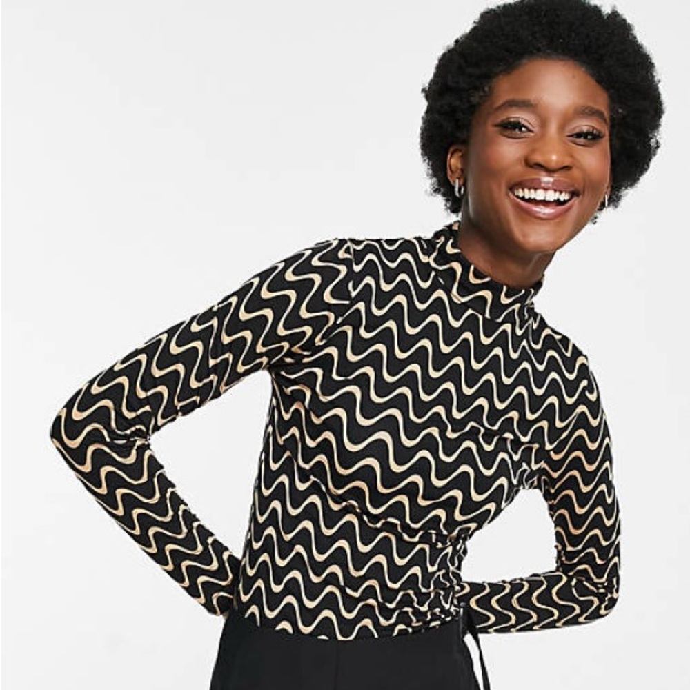 Stradivarius long sleeve high neck top in wave print women’s US Medium